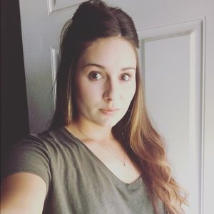 Meet your Posher, Leticia